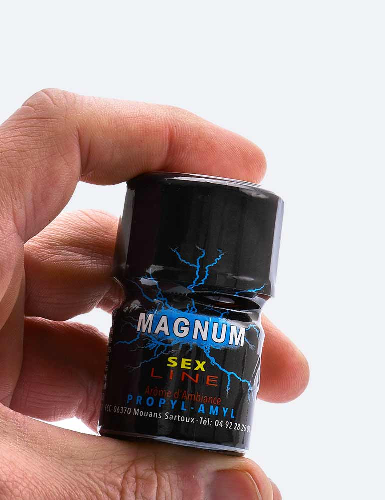 Porno katta titsworth Er xotinini qora tanli erkaklar sikishini tomosha qildi.